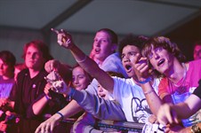 EKSTRA Publikum på New Riot Jorddunst 2010 Foto Helene Kristiansen.jpg